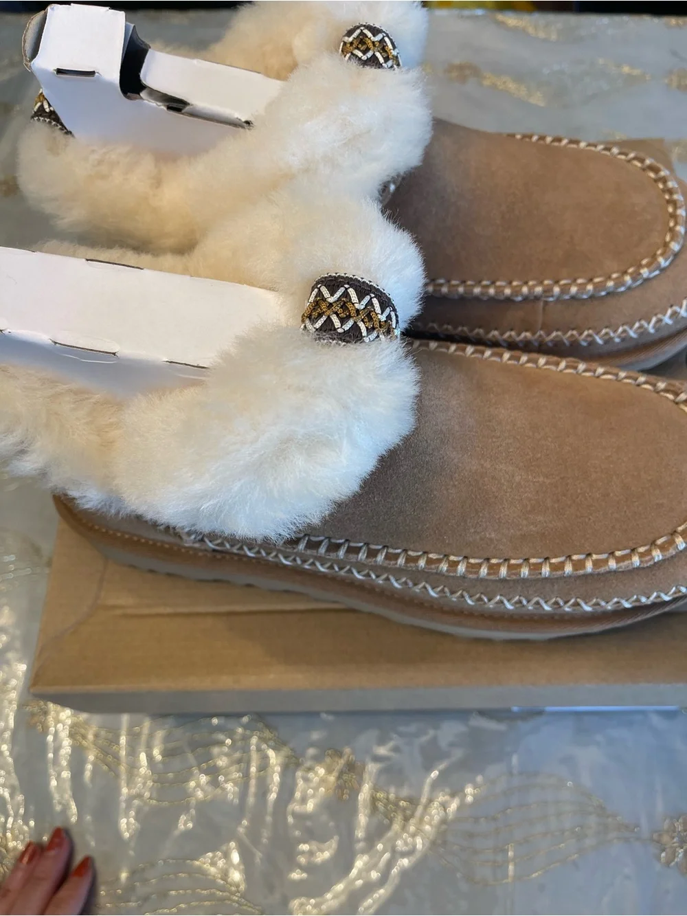 NWB Ugg women’s classic ultra mini alpine boots color chestnut size 8